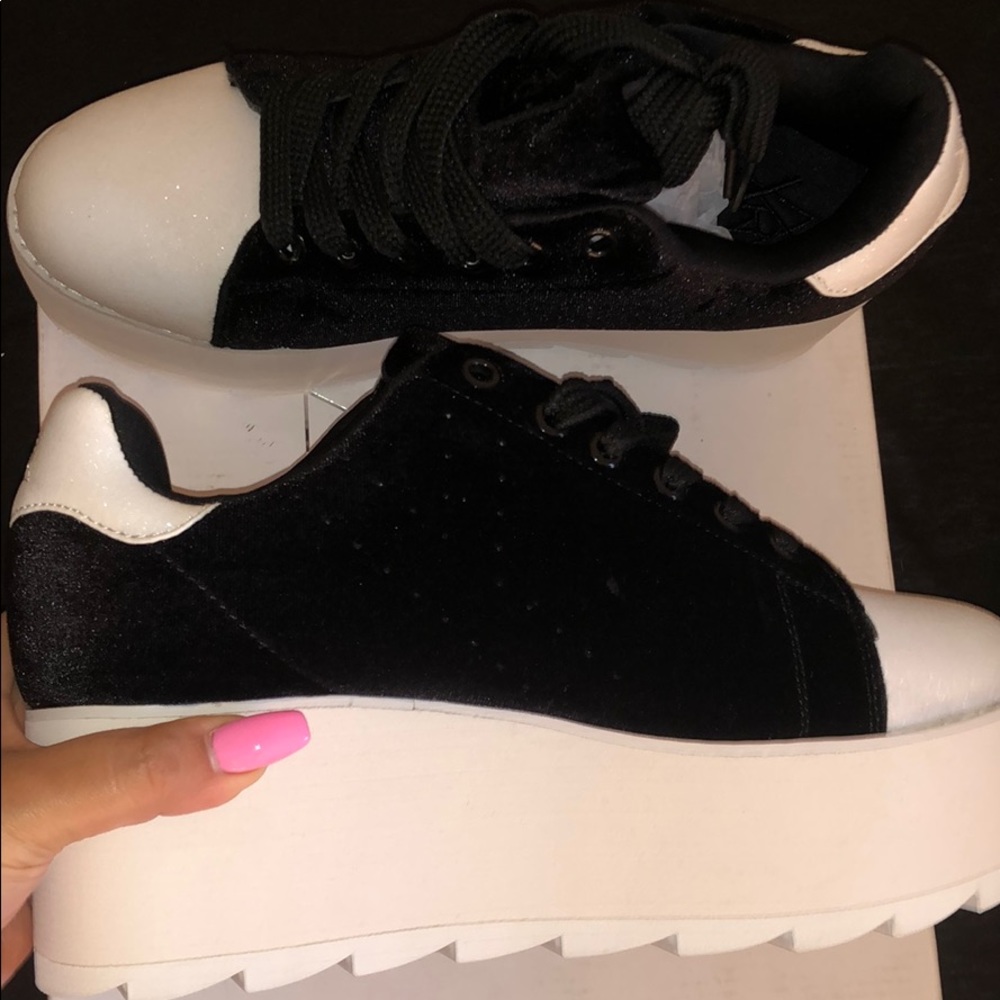 YRU platform shoes